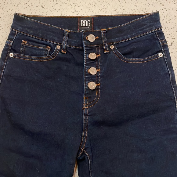 BDG High Waisted Capri Jean - Dark Wash by Urban Outfitters -Size 26 - Picture 4 of 5